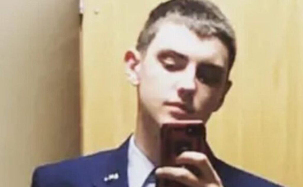 BREAKING: Leaker of Classified US Docs Revealing Secrets About Ukraine War Is 21-Yr-Old Leader of Online Gaming Chat Room