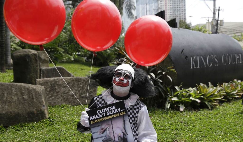 How Are Drag Queens Any Different From Scary Clowns?
