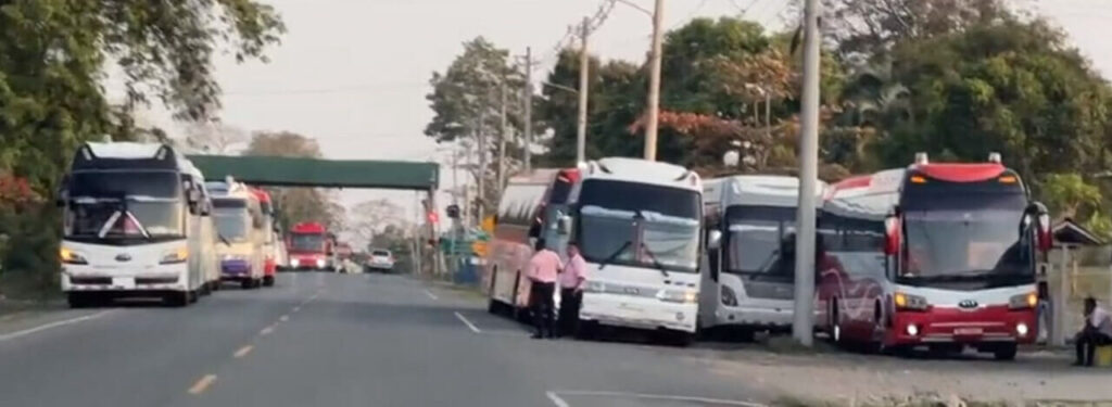 Massive Migrant Bus Convoys Heading to the U.S.-Mexico Border With Help From the U.N., E.U., and U.S.