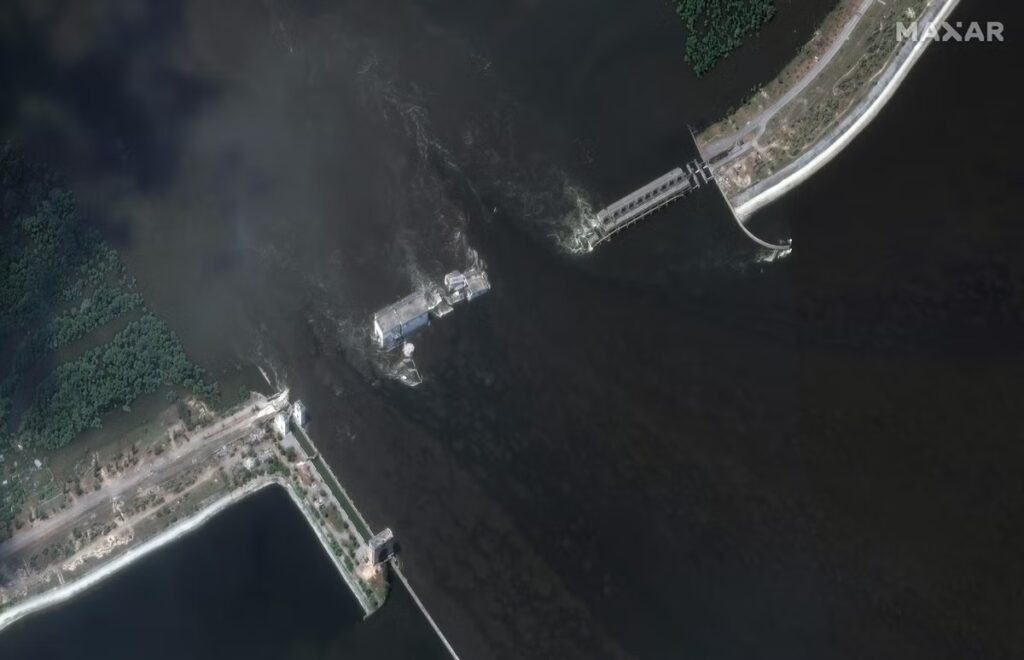 Ukraine-Russia war news – latest: Putin’s forces ‘targeting’ Kherson dam evacuations with strikes, says Kyiv