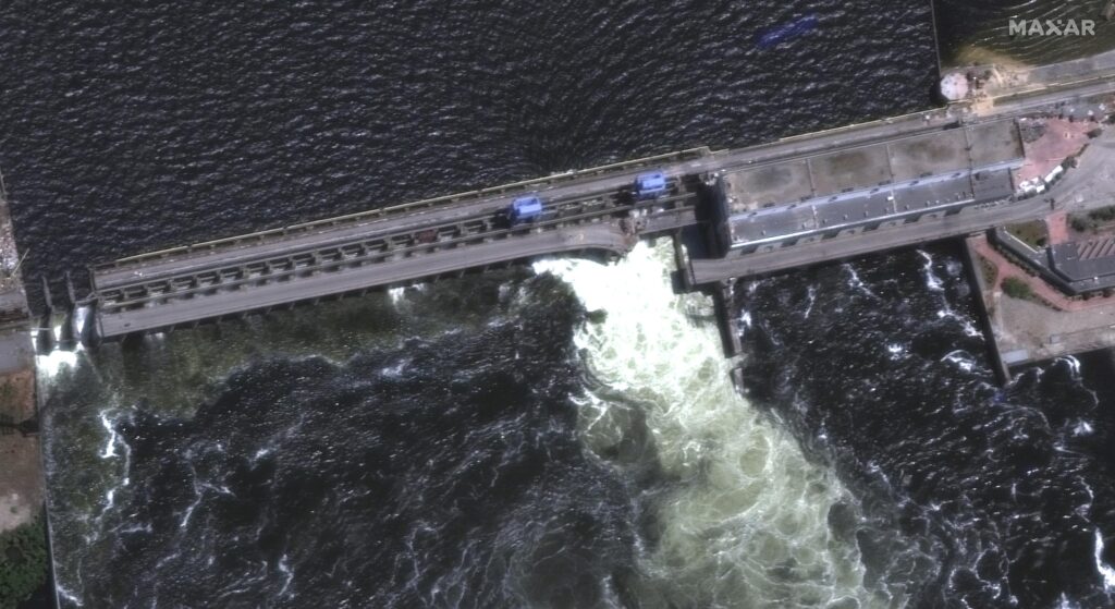 Collapse of major dam in southern Ukraine triggers emergency as Moscow and Kyiv blame each other