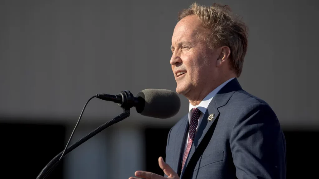 Texas sues to stop federal agents from cutting razor wire on border