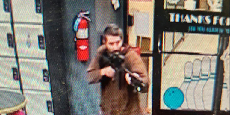 https://www.msn.com/en-us/news/us/10-killed-in-maine-after-shooter-attacks-bowling-alley-and-bar/ar-AA1iRgkF