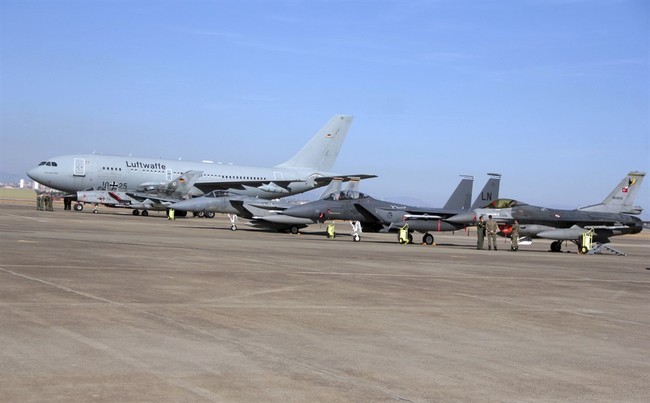 Massive Mob of Anti-Israel Rioters Storm Airbase Housing US Troops in Turkey to Protest Blinken Arrival