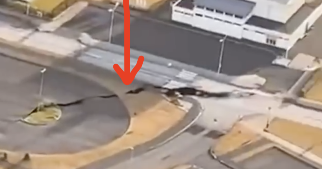 ICELAND UPDATE: Large Crack Emerges Splitting Town In Half, Steam Emerges