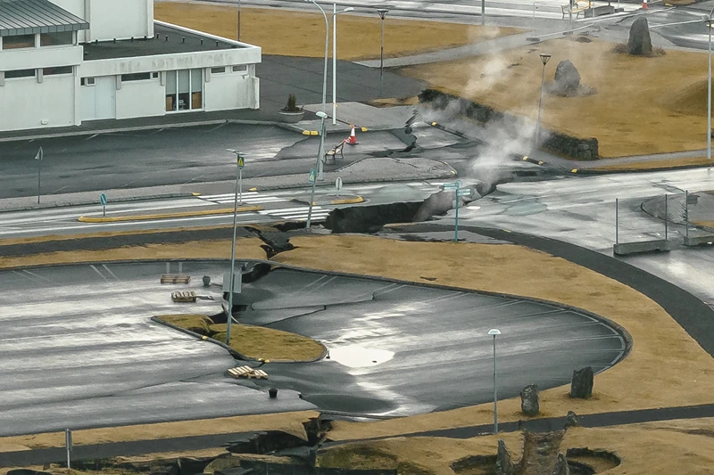 Iceland Town Evacuated Amid Warnings Of Volcanic Eruptions