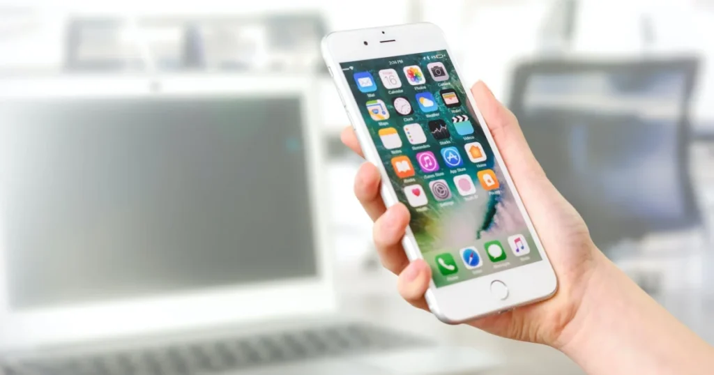 Senator Reveals Yet ANOTHER Government Surveillance Tool, Are YOUR Smartphone Push Notifications Enabled?