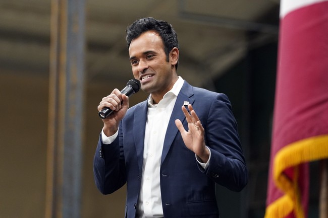 WATCH: Vivek Lights It Up With Trump in New Hampshire