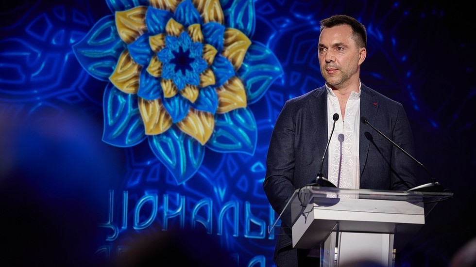 Zelensky's former top adviser now wants Kiev to join up with Russia against the West – what exactly is going on?