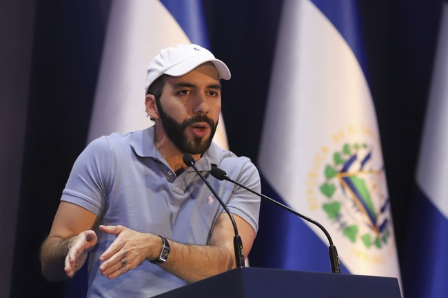WATCH: El Salvador President Empties Rhetorical Clip on Hostile BBC Reporter