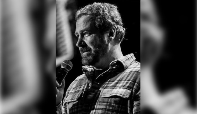 Flee Speech: Woke Comedy Club Bans Comedians for Not Bending Their Knees