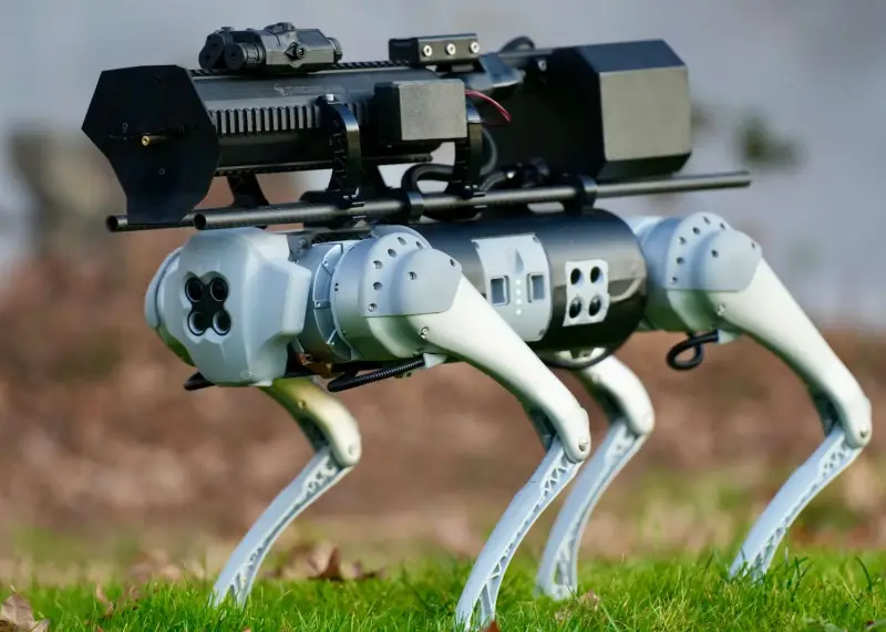 Flame-throwing robot dog Thowflame Thermonator