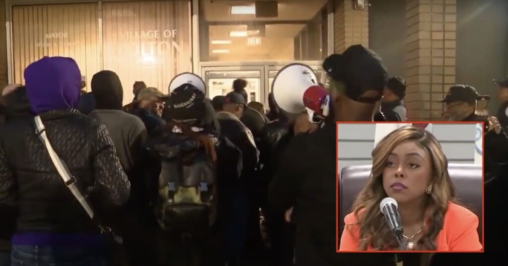 Chaos reigns as furious Illinois residents demand scandalous ‘super mayor’ resign