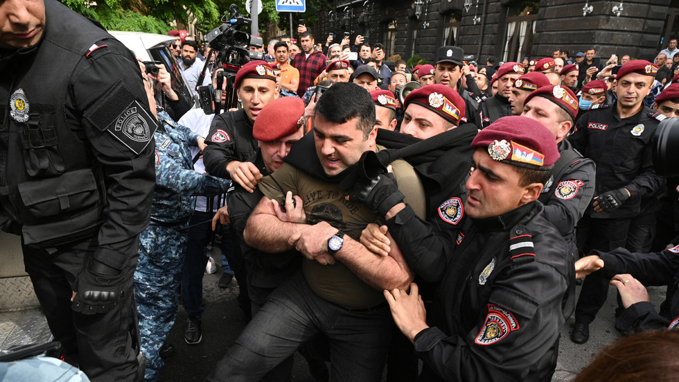 Dozens detained at anti-govt protests in ex-Soviet state (VIDEOS)