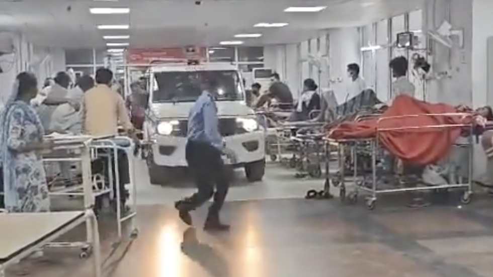 Indian police roll SUV into hospital in Bollywood-style arrest (VIDEO)