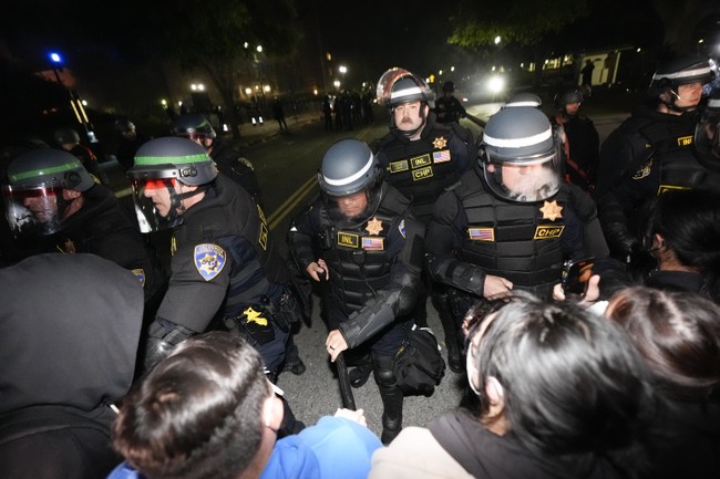 Happening Now: Protests Rage at UCLA As Pro-Hamas Mob Bloodies Security Guard, Drags Around Fake Corpses