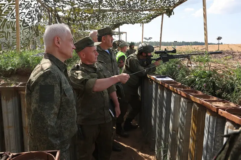 Taking into account the experience of the Northern Military District: the Minister of Defense of the Russian Federation got acquainted with the training of military personnel at the training ground of the Leningrad Military District