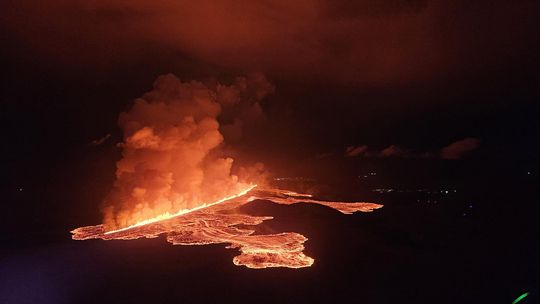 The eruption in Sunhnúks crater row continues