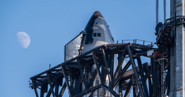 Viral Video: In a First, SpaceX ‘Catches’ Megarocket Booster After Test Flight