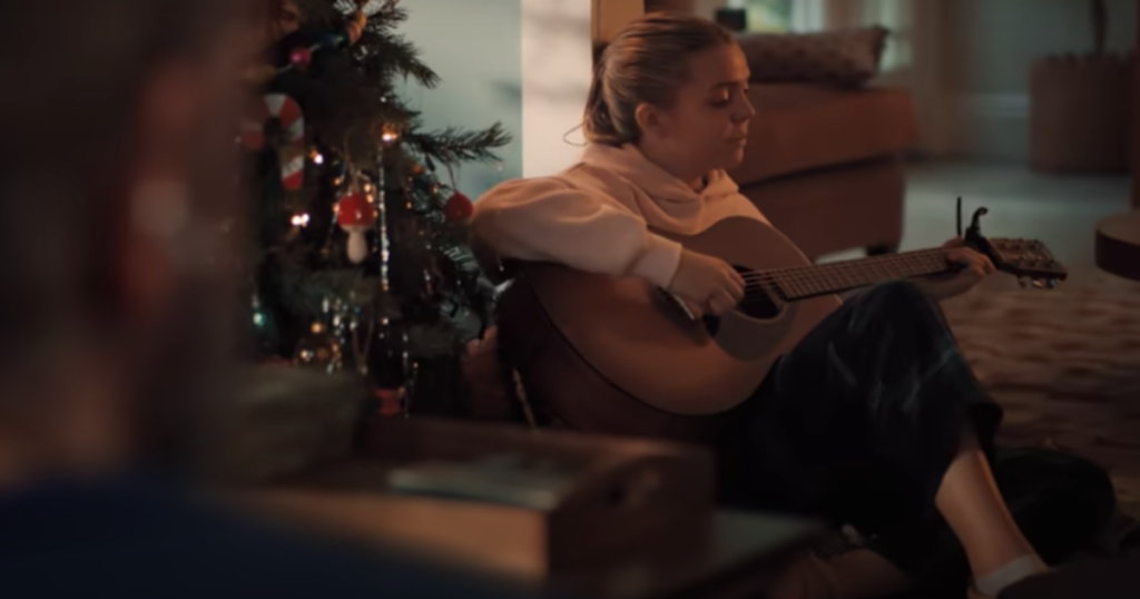 Apple Shocks with New Pro-Family Holiday Ad Going Viral