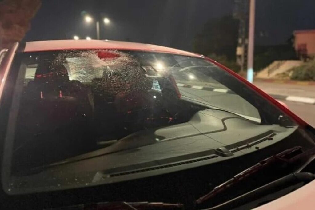 Israeli injured in Samaria stoning