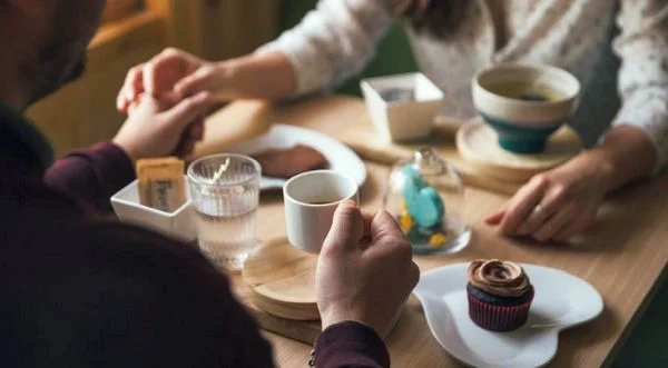 'Not postponing joy': Married U.S. senator literally cozies up to media figure while on date
