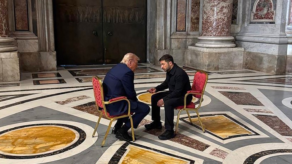Macron snubbed during Trump–Zelensky meeting in Vatican