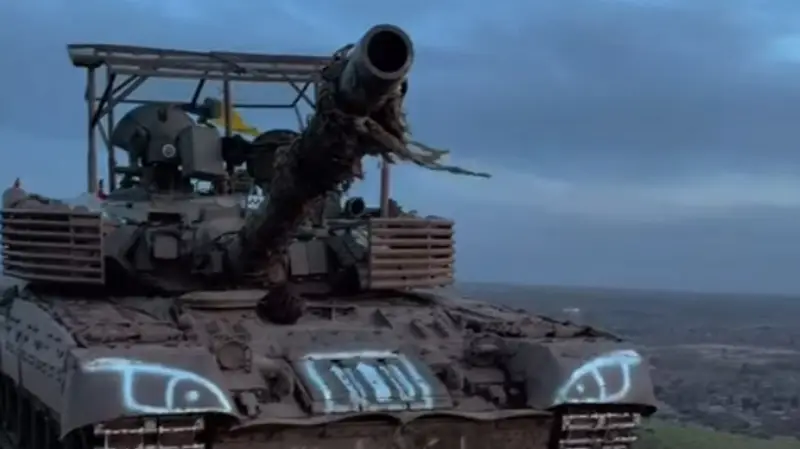 New tactical sign spotted on Ukrainian armored vehicles again