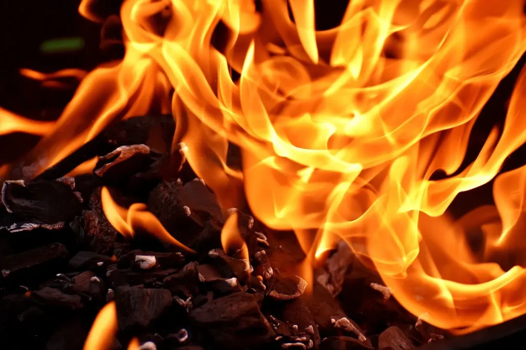 Series of arson attacks continues: 13-year-old schoolboy throws Molotov cocktail at Moscow police station door