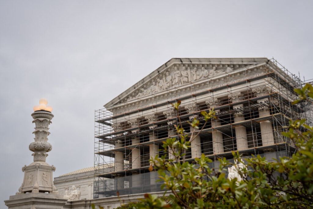 Supreme Court Blocks Deportation of Alleged Venezuelan Gang Members for Now